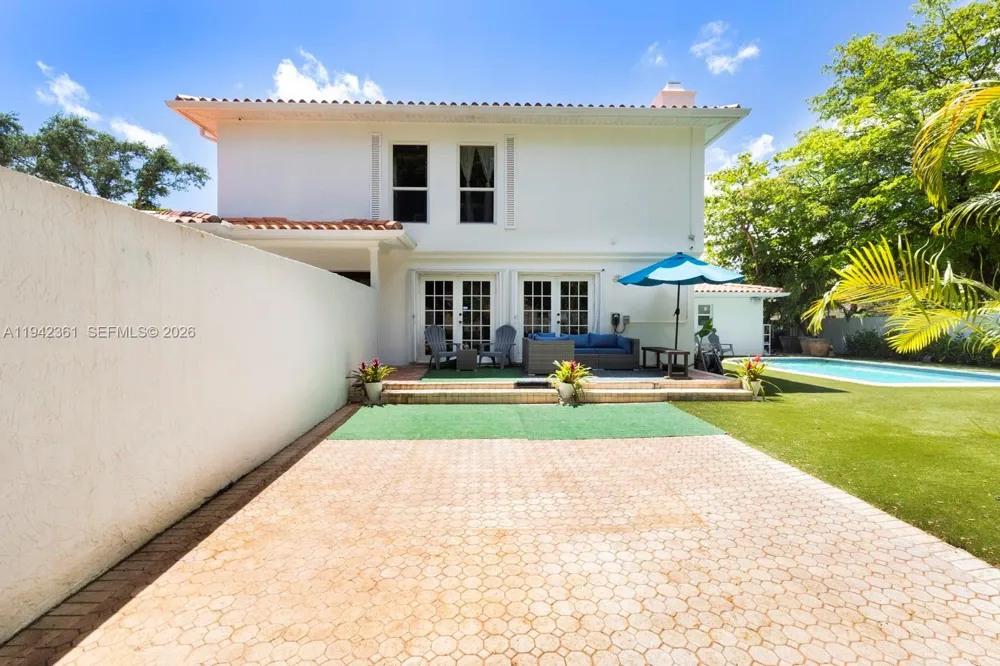 360 SW 28th Rd Miami, FL 33129