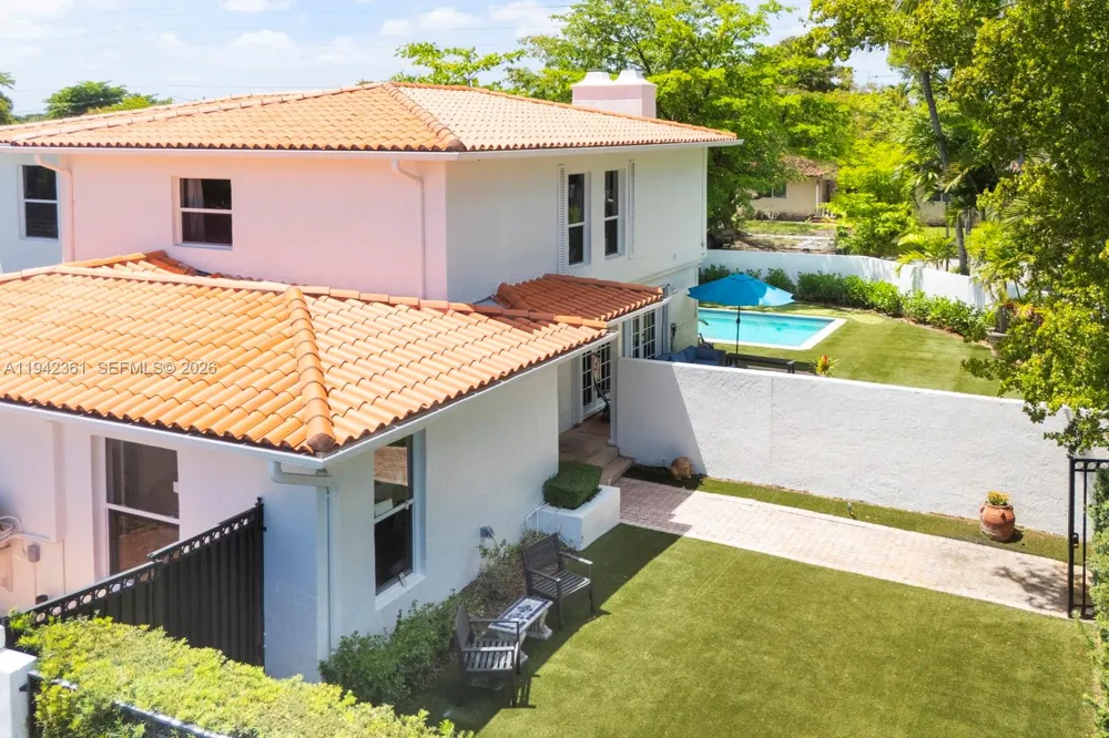 360 SW 28th Rd Miami, FL 33129