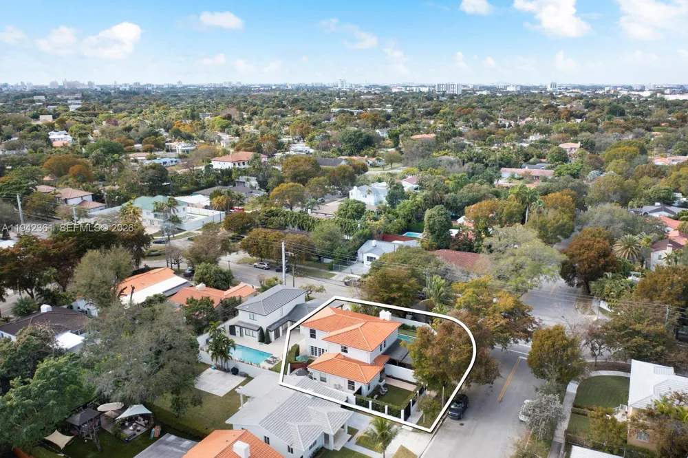 360 SW 28th Rd Miami, FL 33129