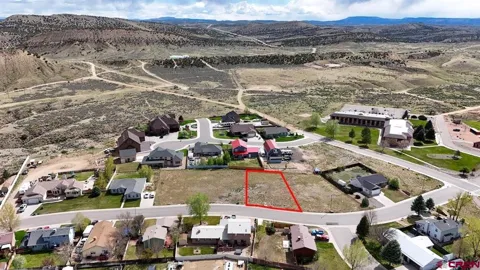 1215 La Mesa Circle