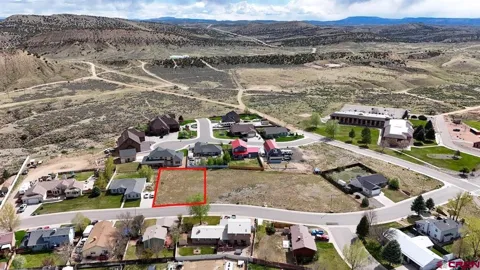 1235 La Mesa Circle