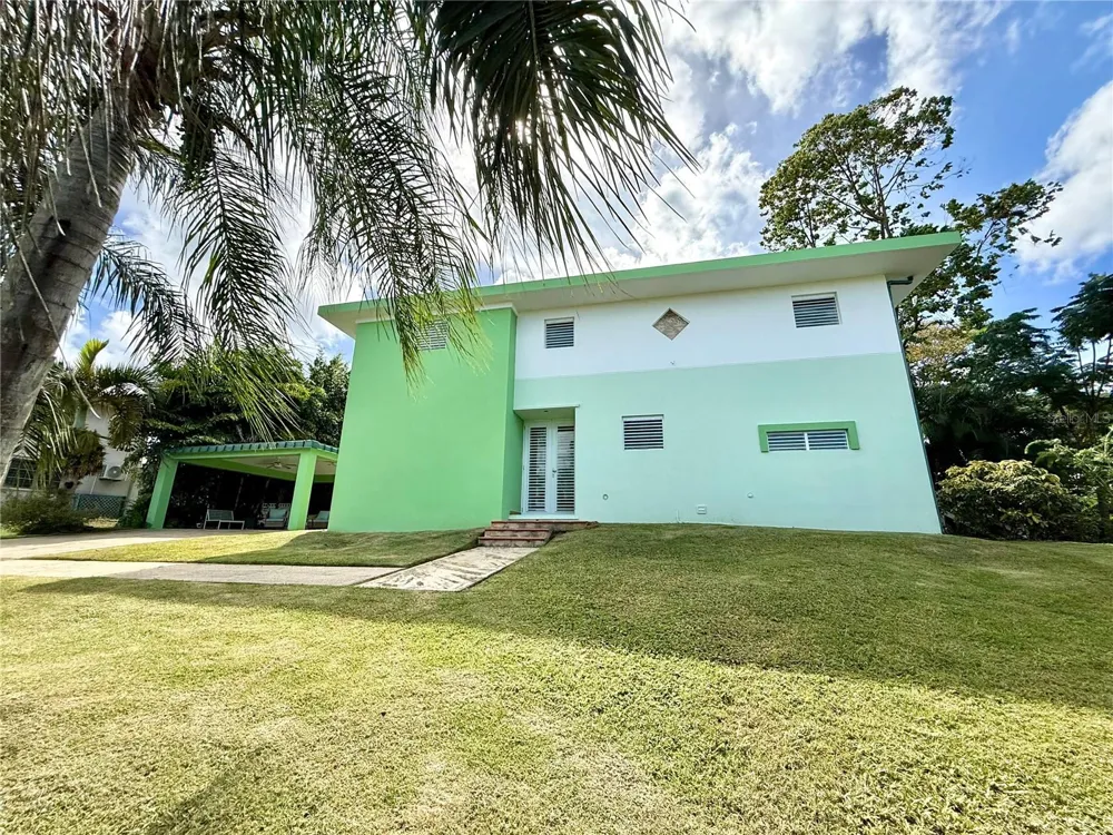 5 BATEY OESTE #14 Luquillo, PR 00773