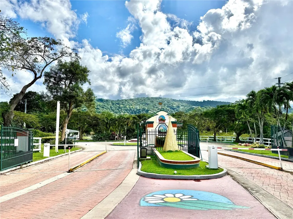 5 BATEY OESTE #14 Luquillo, PR 00773