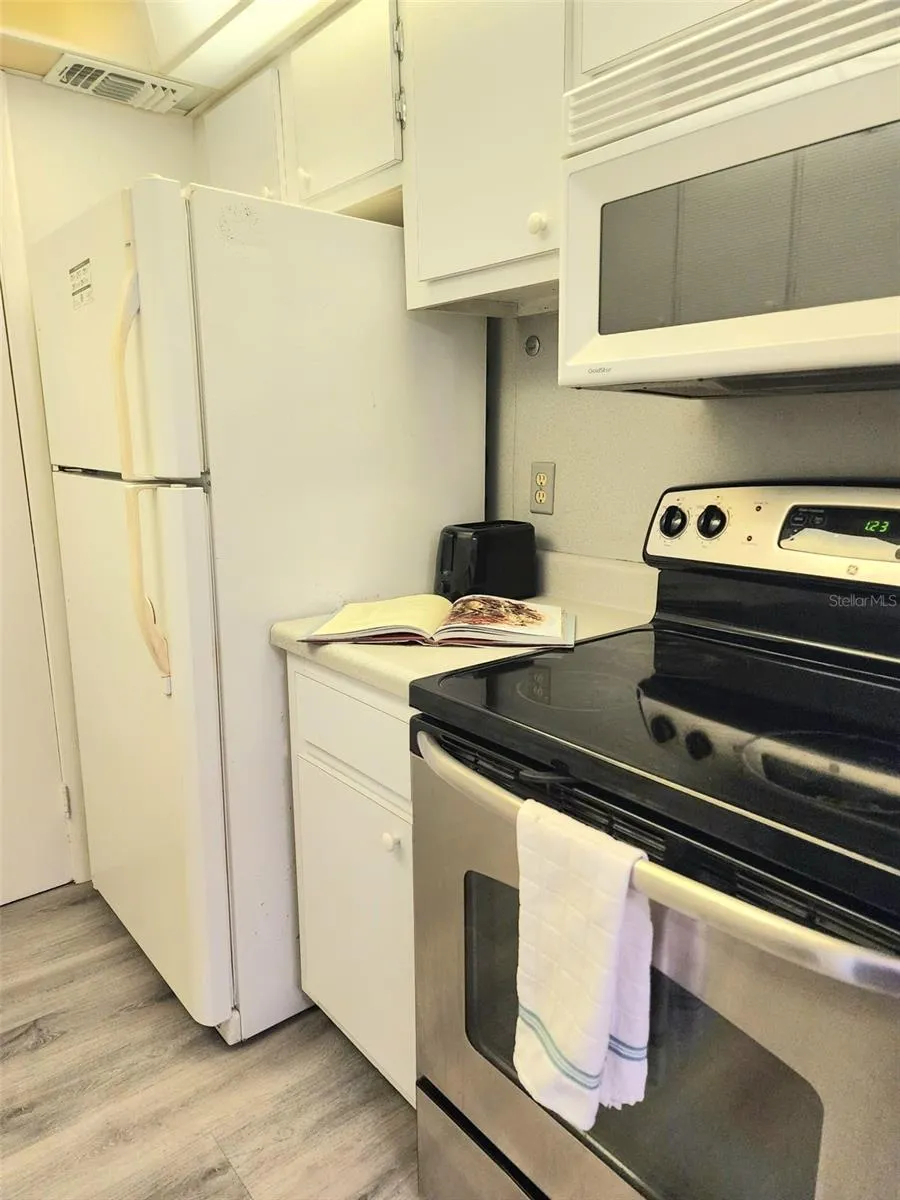 3249 BENEVA ROAD #204 Sarasota, FL 34232