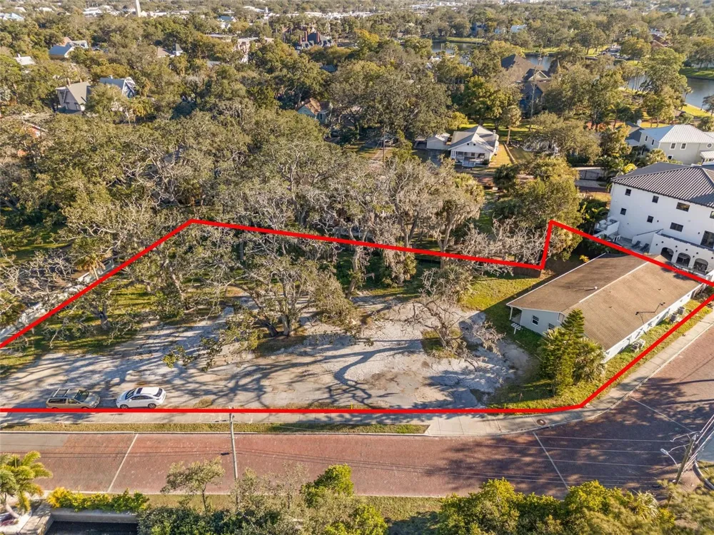 404 CANAL STREET Tarpon Springs, FL 34689