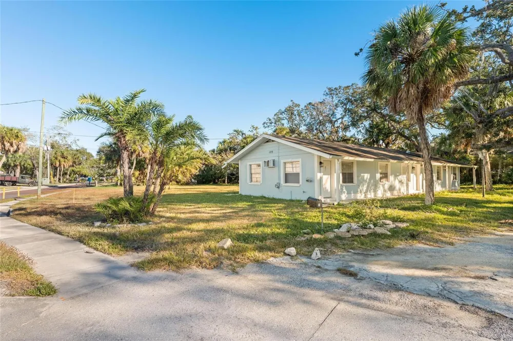 404 CANAL STREET Tarpon Springs, FL 34689