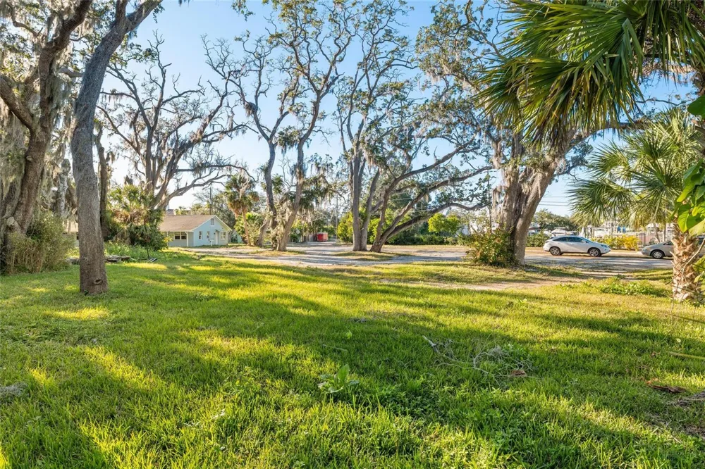 404 CANAL STREET Tarpon Springs, FL 34689