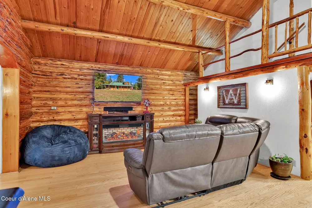 5077 W Nursery Lane Spirit Lake, ID 83869