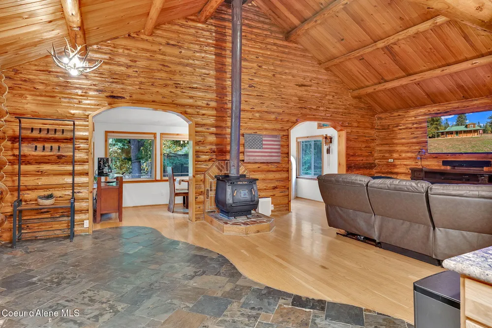 5077 W Nursery Lane Spirit Lake, ID 83869