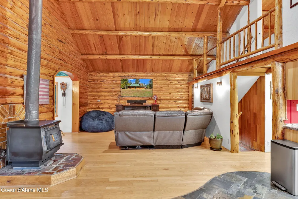 5077 W Nursery Lane Spirit Lake, ID 83869