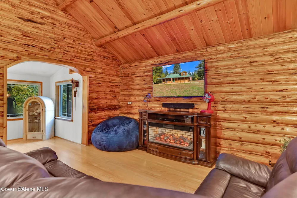5077 W Nursery Lane Spirit Lake, ID 83869