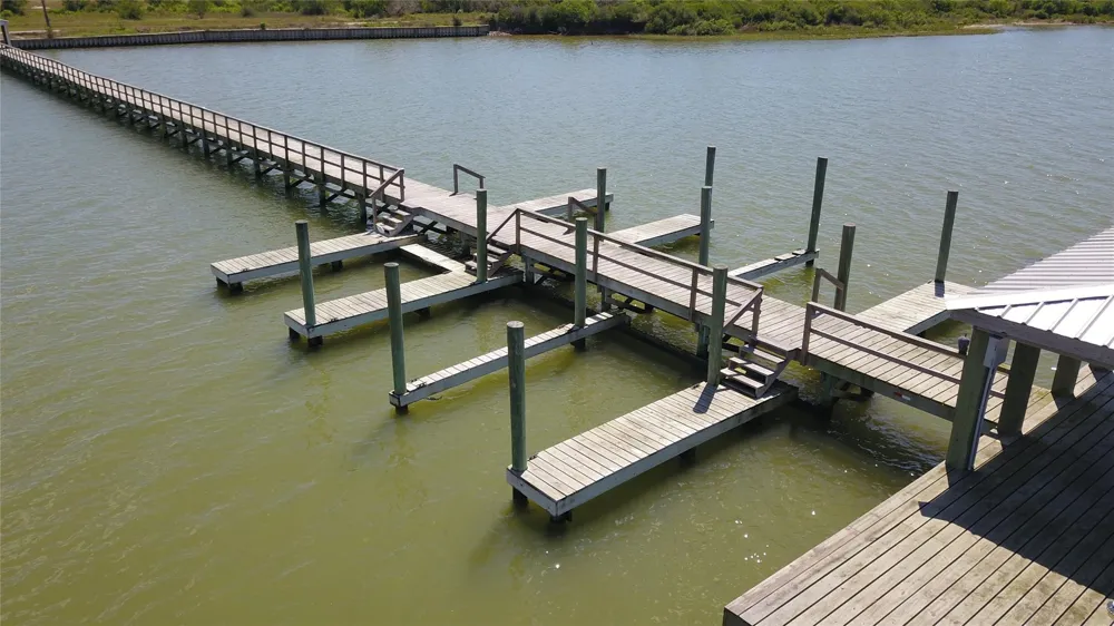 17 Bay Club Drive Seadrift, TX 77983