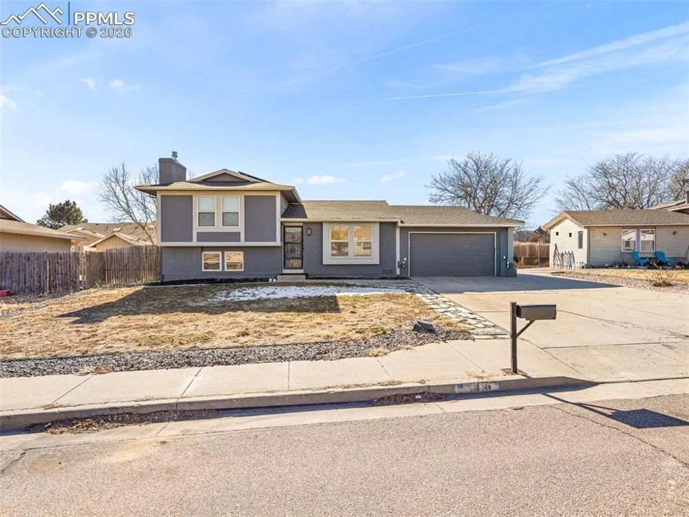 45 Archway Lane Pueblo, CO 81005