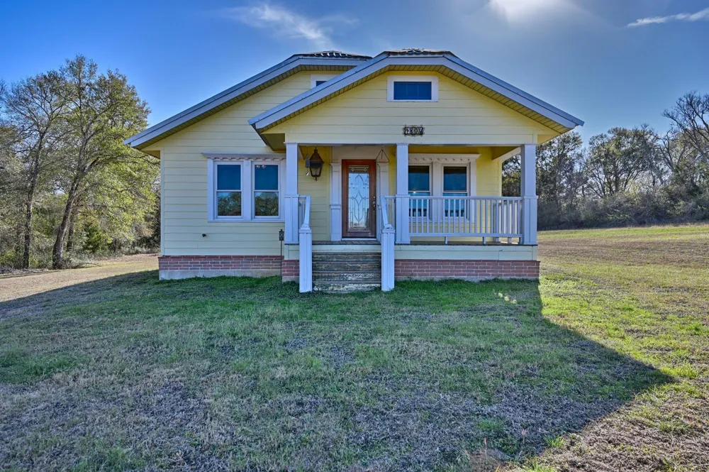 1804 Fm 109 New Ulm, TX 78950