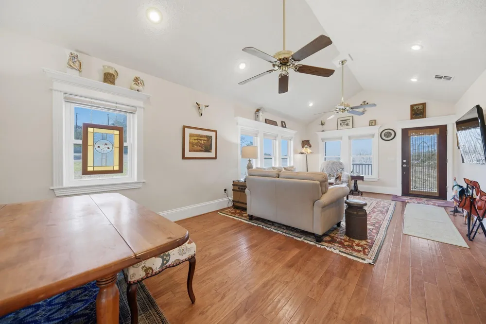 1804 Fm 109 New Ulm, TX 78950