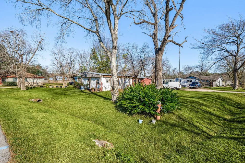 9405 Montgomery Lane La Porte, TX 77571