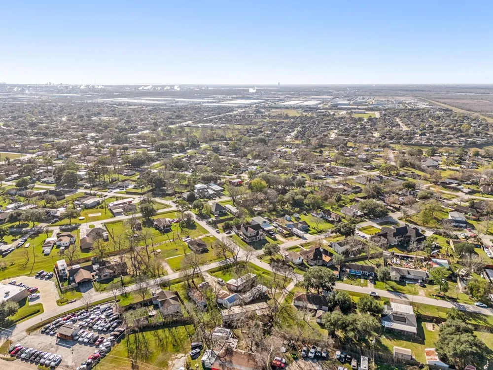 9405 Montgomery Lane La Porte, TX 77571
