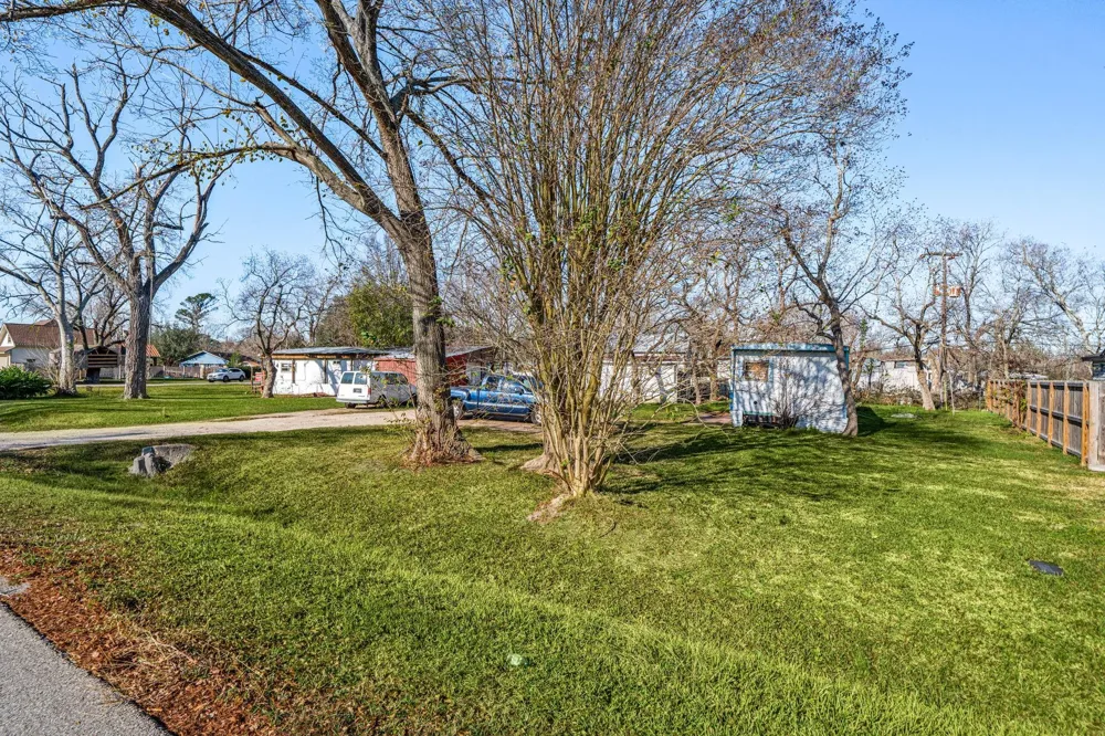 9405 Montgomery Lane La Porte, TX 77571