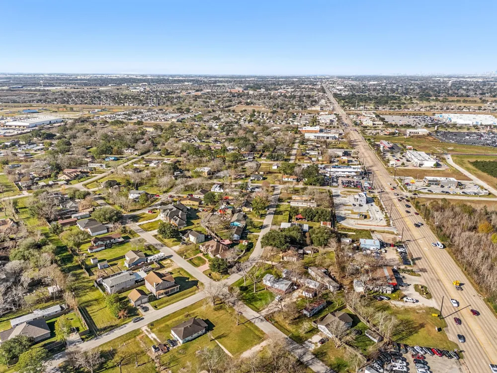 9405 Montgomery Lane La Porte, TX 77571