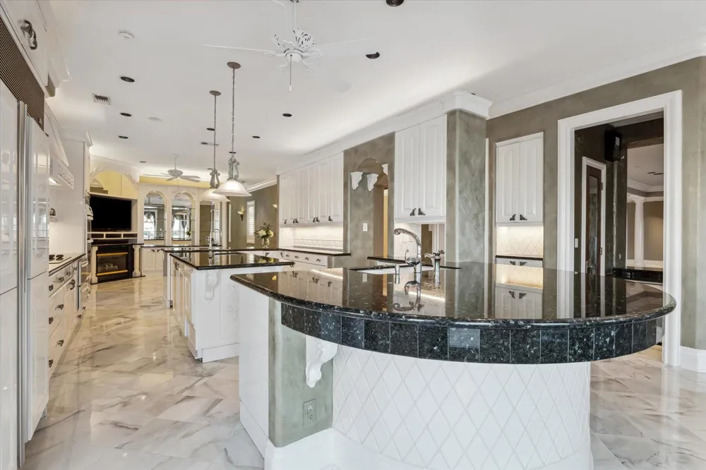 112 Bayou Lane Kemah, TX 77565
