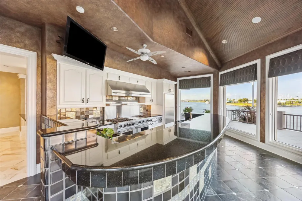 112 Bayou Lane Kemah, TX 77565