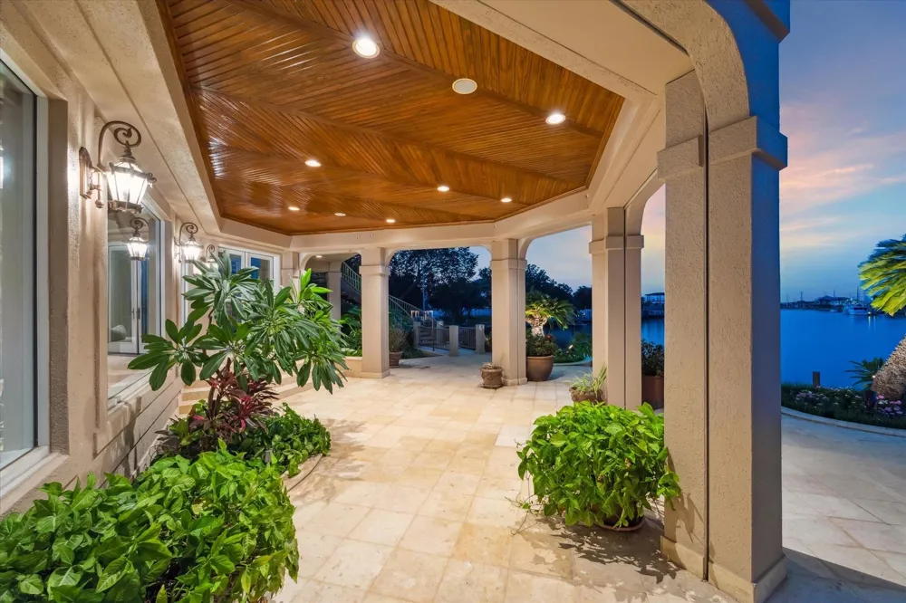 112 Bayou Lane Kemah, TX 77565