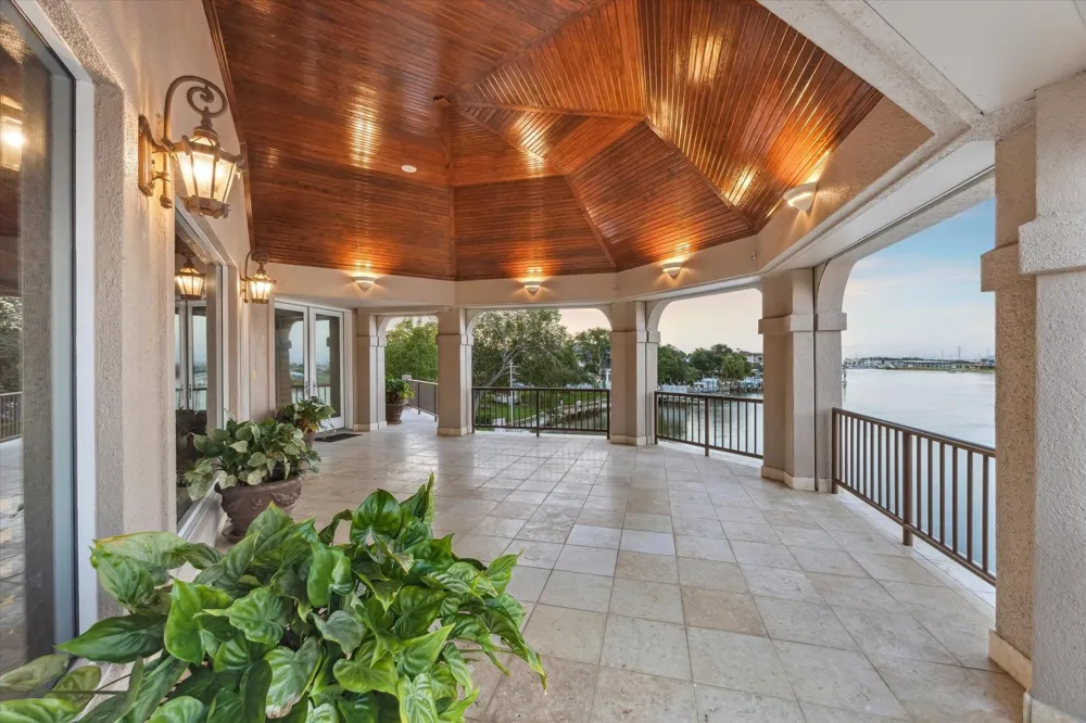 112 Bayou Lane Kemah, TX 77565