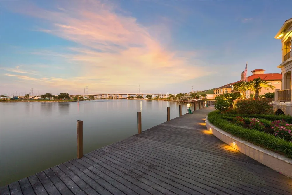 112 Bayou Lane Kemah, TX 77565