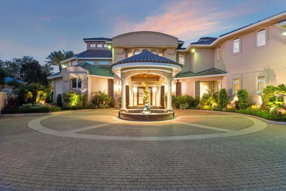 112 Bayou Lane Kemah, TX 77565