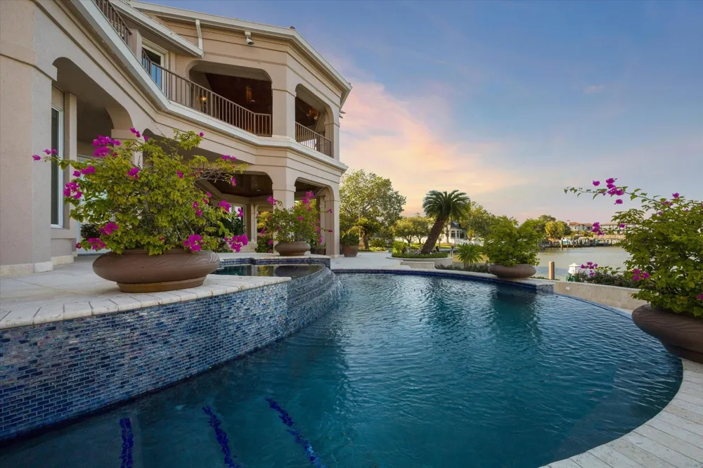 112 Bayou Lane Kemah, TX 77565