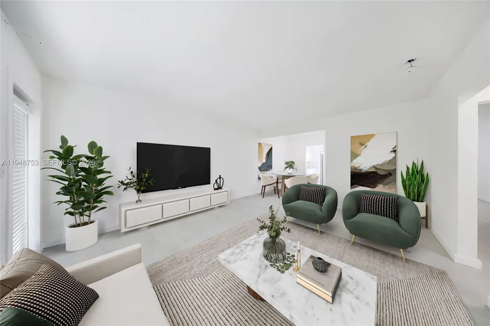 6930 Rue Versailles #10