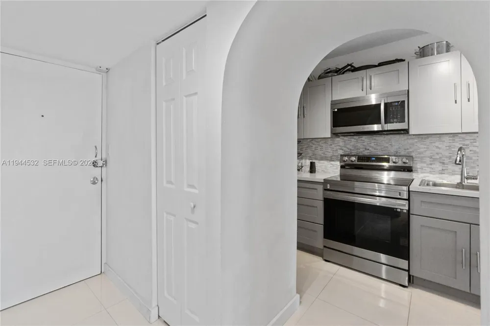 100 Lincoln Rd #501 Miami Beach, FL 33139