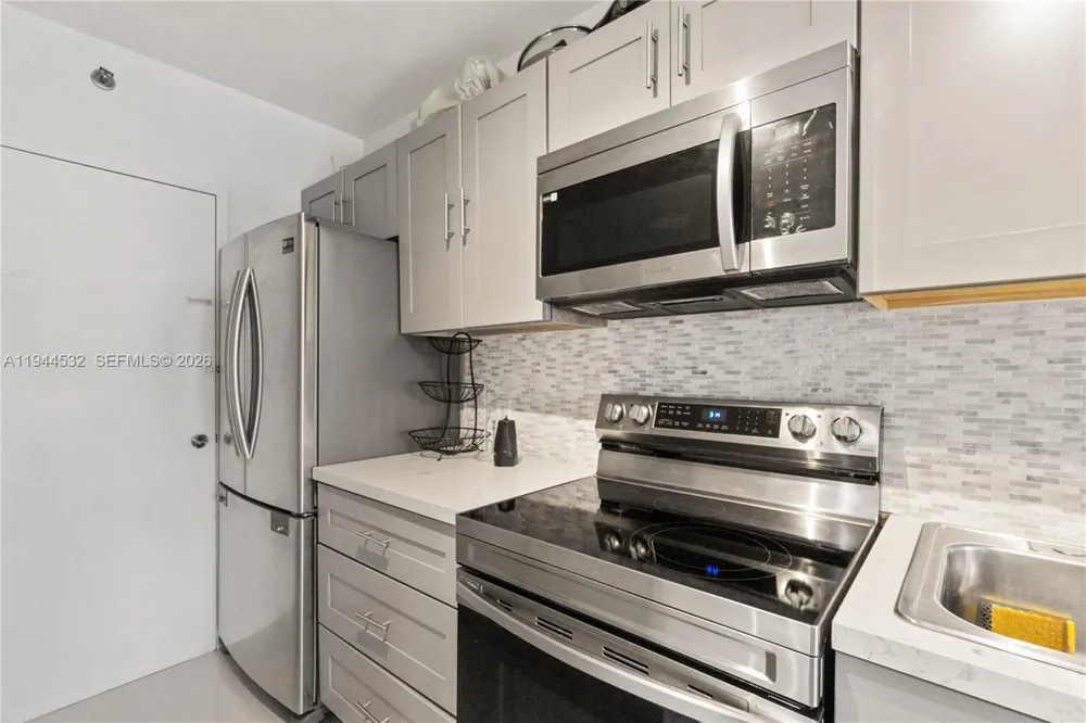100 Lincoln Rd #501 Miami Beach, FL 33139