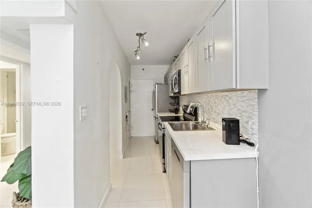 100 Lincoln Rd #501 Miami Beach, FL 33139