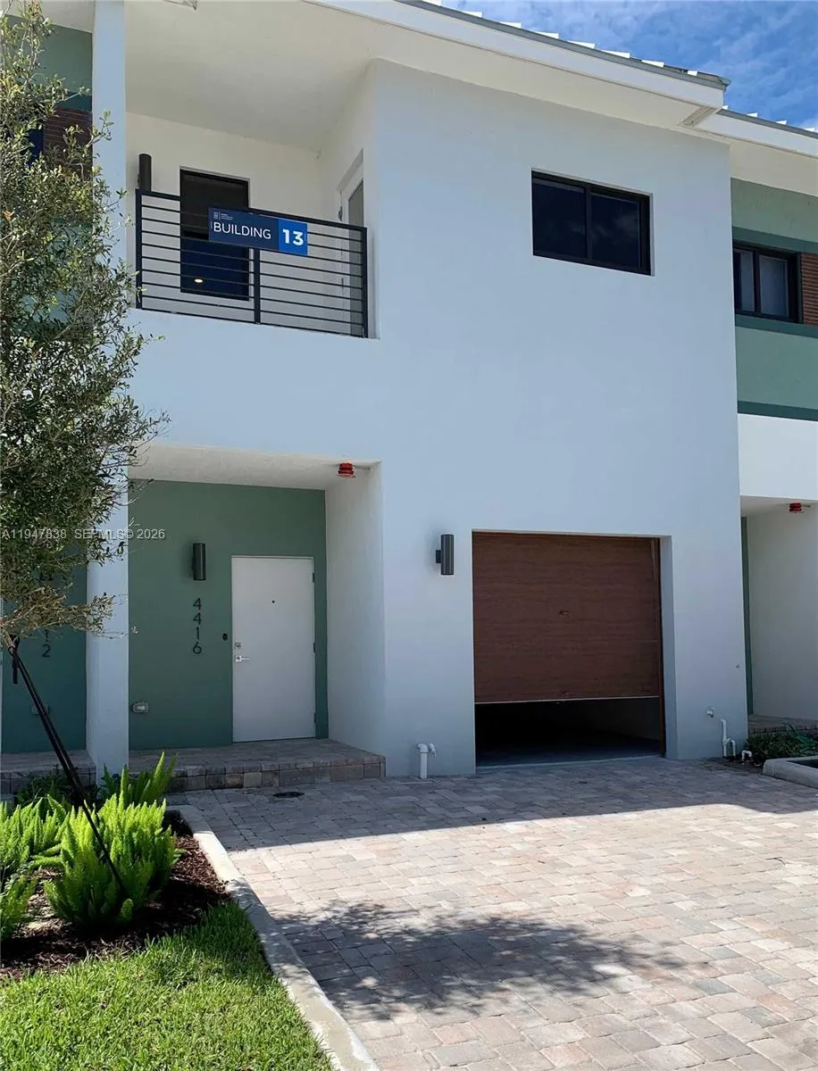 4416 NW 9th St #4416