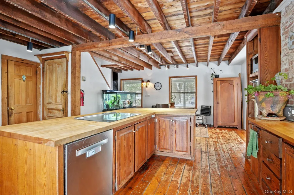 1780 Strawberry Road Mohegan Lake, NY 10547
