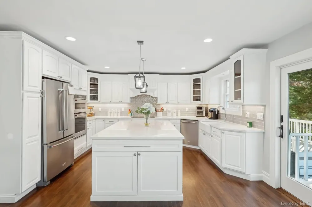 47 Bathing Beach Road Southampton, NY 11968