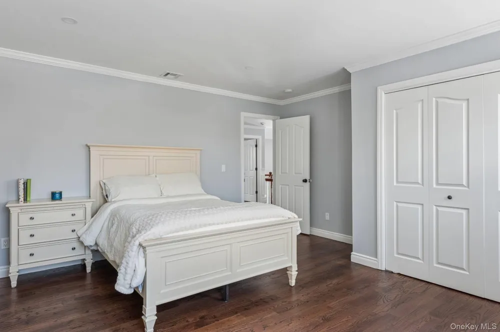 47 Bathing Beach Road Southampton, NY 11968