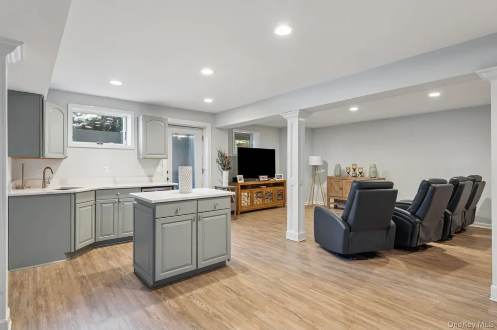 47 Bathing Beach Road Southampton, NY 11968