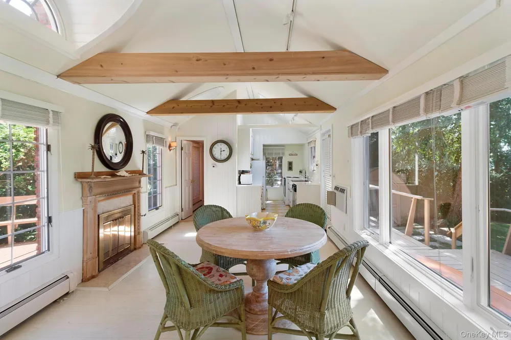 42 Towd Point Road Southampton, NY 11968