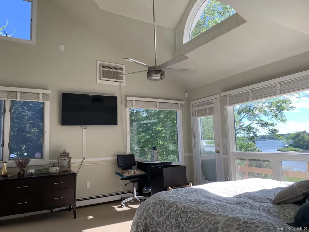 42 Towd Point Road Southampton, NY 11968
