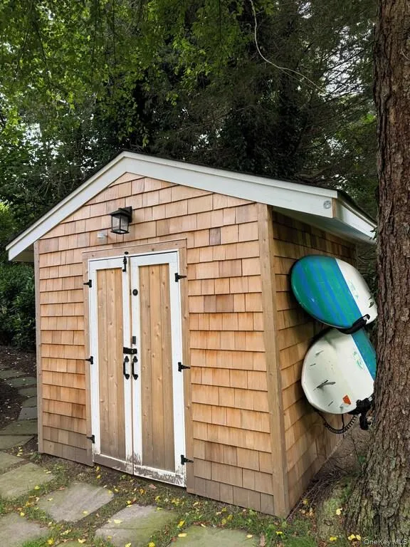 42 Towd Point Road Southampton, NY 11968