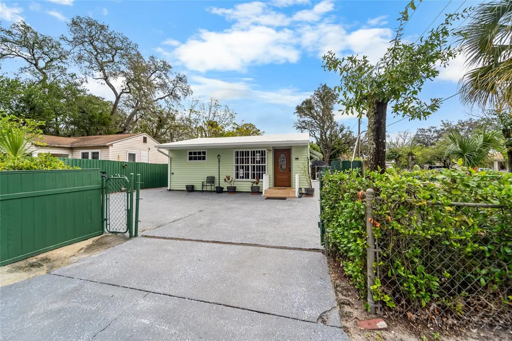 10001 ARDEN AVENUE Tampa, FL 33612