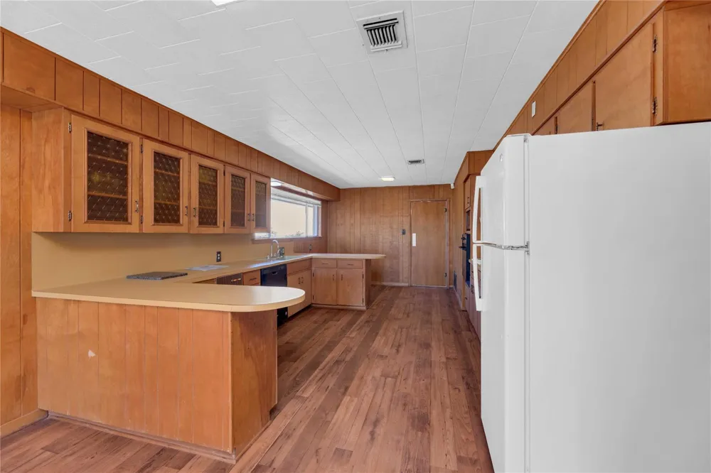 1243 North Jefferson La Grange, TX 78945