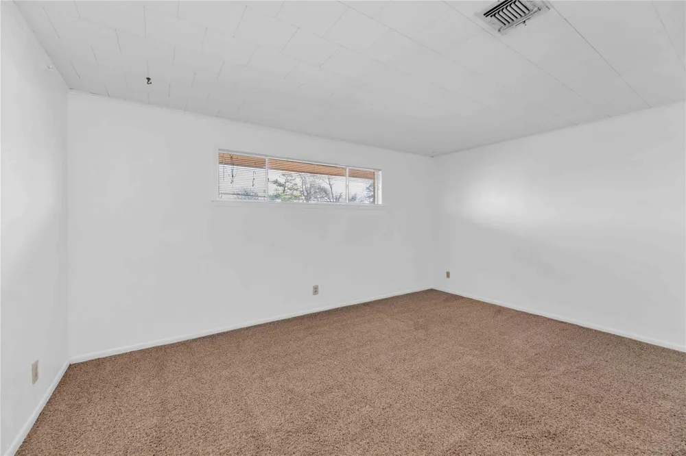 1243 North Jefferson La Grange, TX 78945