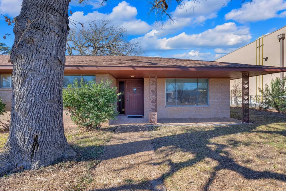 1243 North Jefferson La Grange, TX 78945