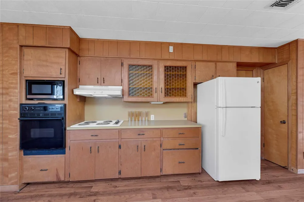 1243 North Jefferson La Grange, TX 78945