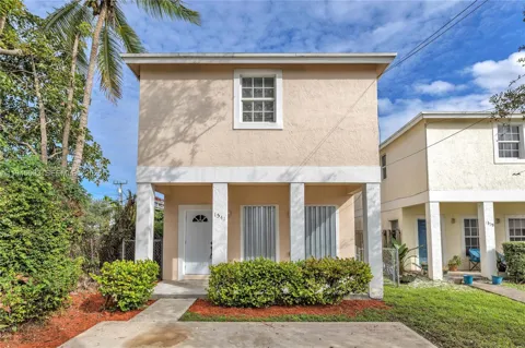 1541 NW 1st Ct