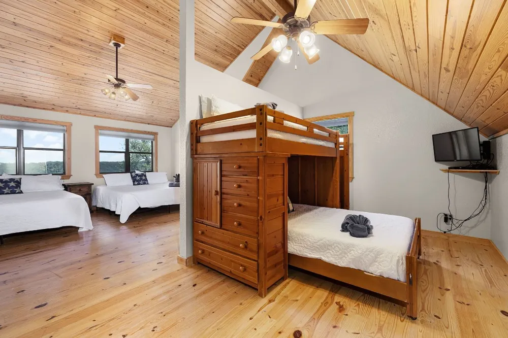 1012 Mourning Dove Canyon Lake, TX 78133