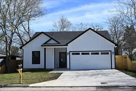 516 Hackberry Avenue